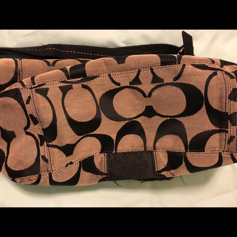 Black Coach Pattern Medium Large Purse - image 6
